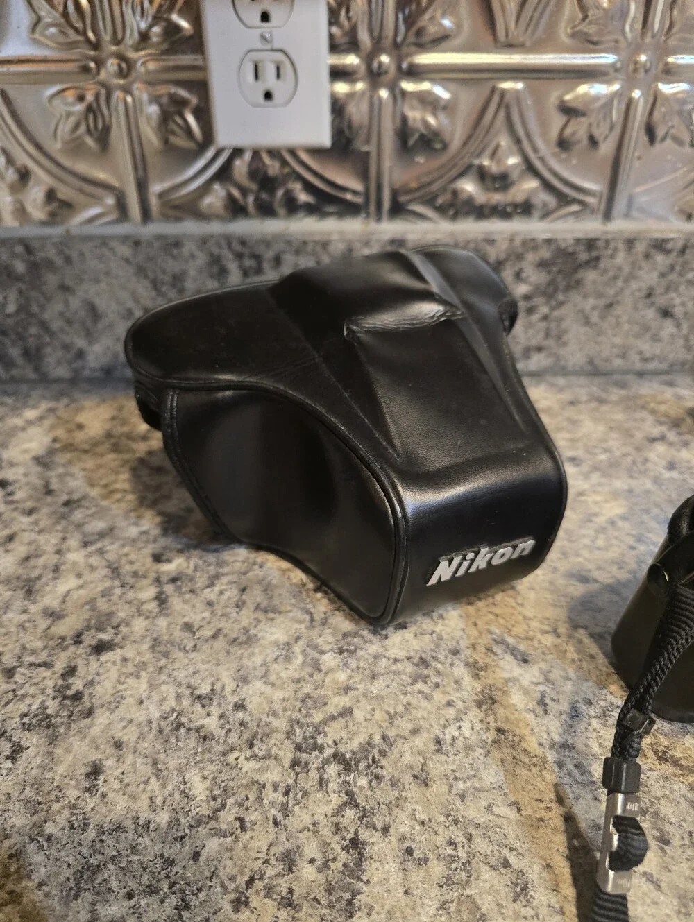 Nikon N2020 35mm Black Camera Lot (Case/Canon Strap Lenses Nikkor/Vivitar)